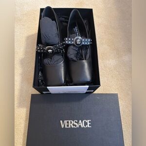 Versace bow stud flat side 40 like new